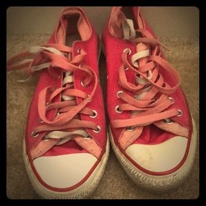 Pink/peach Converse